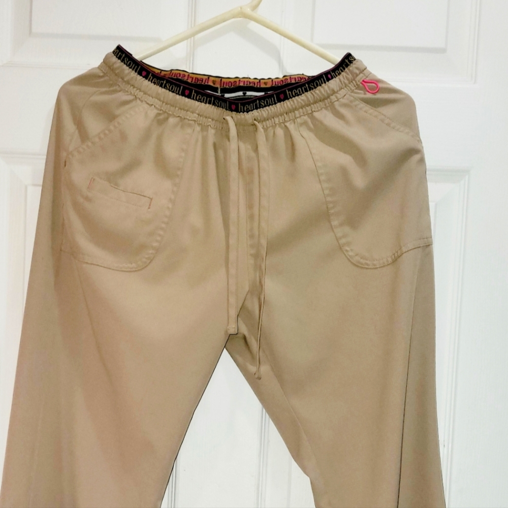 Heart & soul MEDIUM, khaki scrub pants